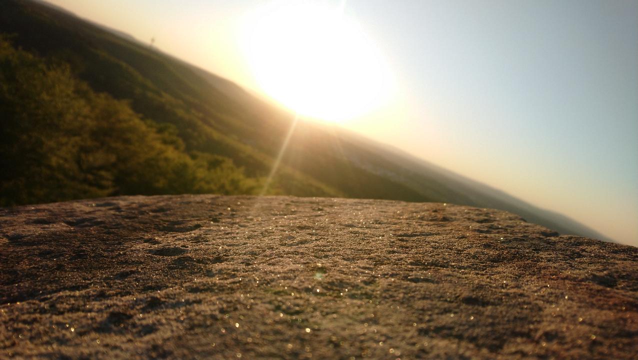 Gestein im Sonnenlicht