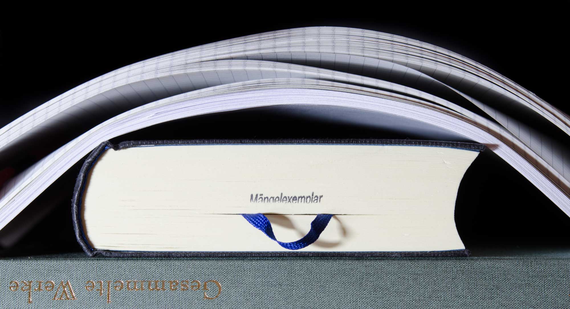 Buch mit Aufschrift Mängelexemplar