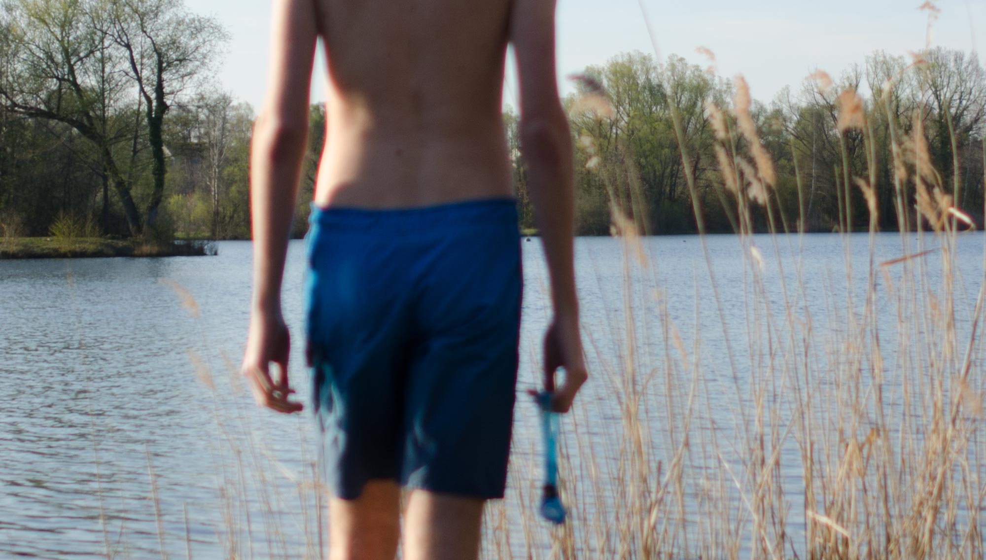 Schwimmer am See
